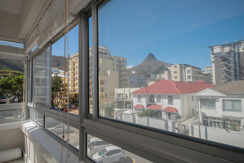 To Let 2 Bedroom Property for Rent in Sea Point Western Cape